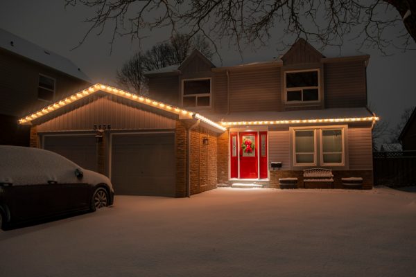 Nighttime,Shot,Of,A,Detached,Suburban,House,With,A,Red